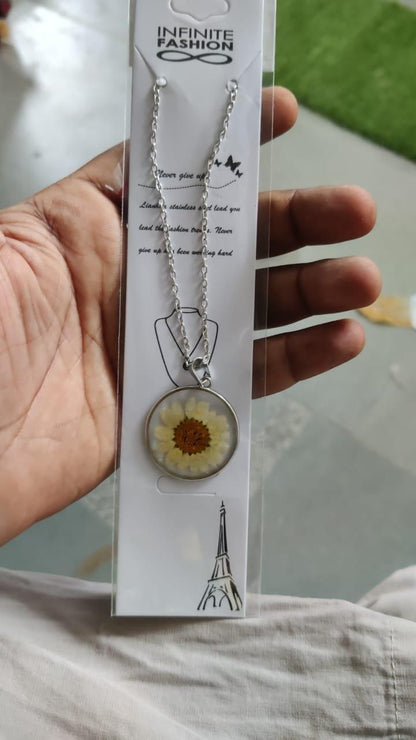 Resin Flower Pendant For Men & Women
