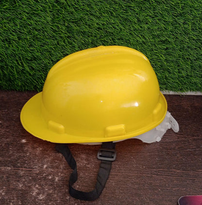 Yellow plastic safety cap for construction, offering reliable head protection.